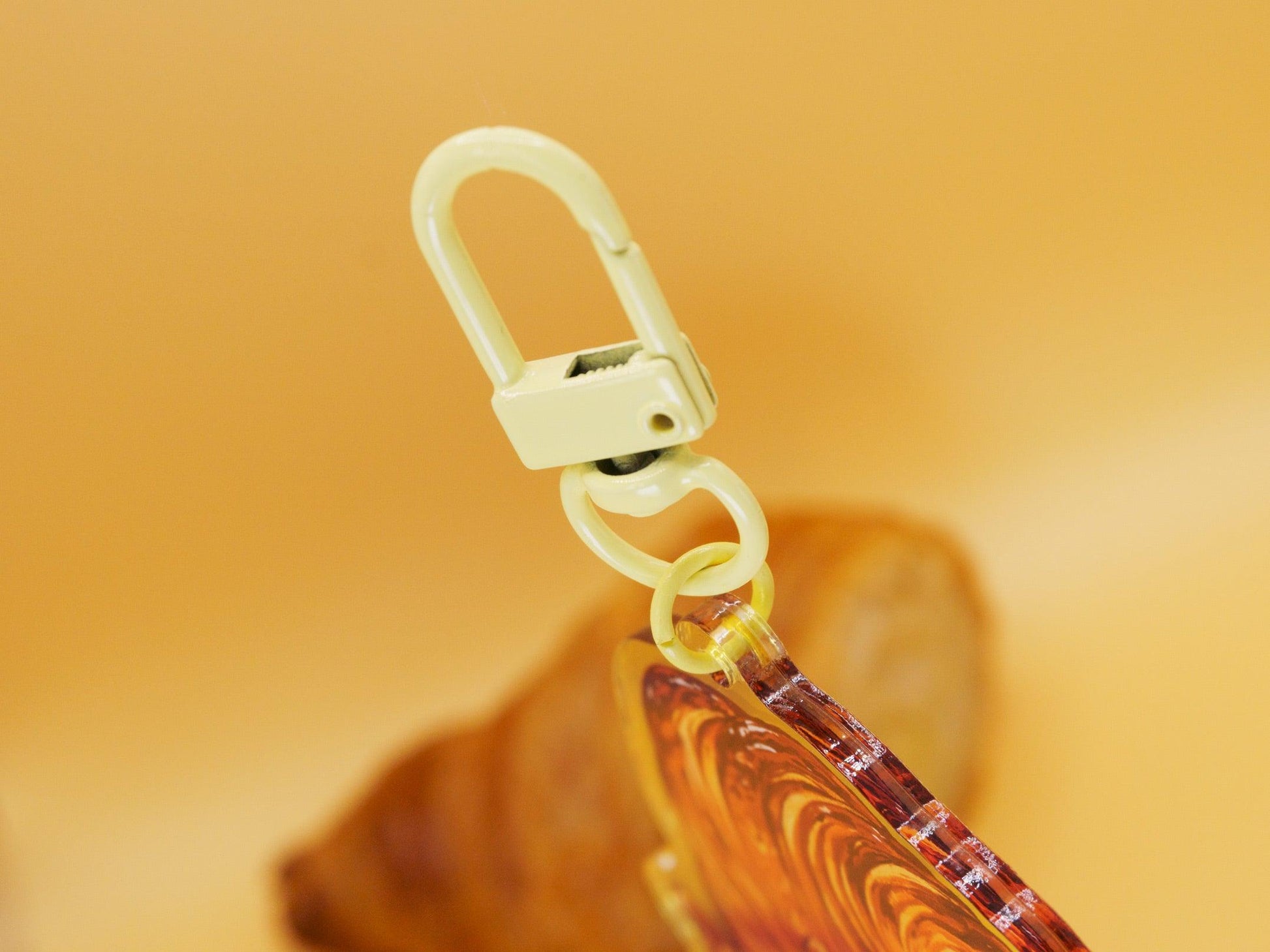 Croissanatee Acrylic Keycharm AlienInAJar