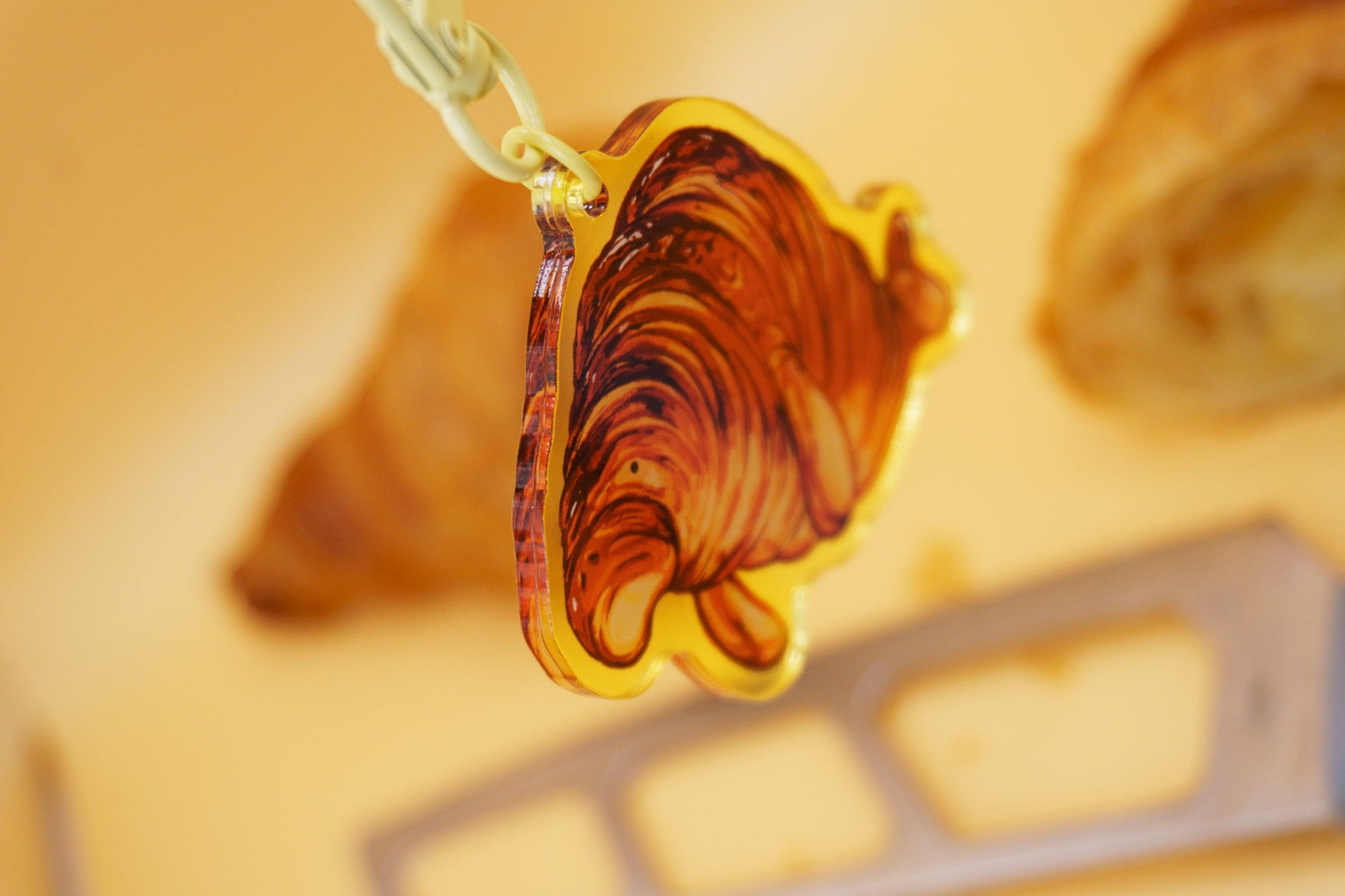 Croissanatee Acrylic Keycharm AlienInAJar