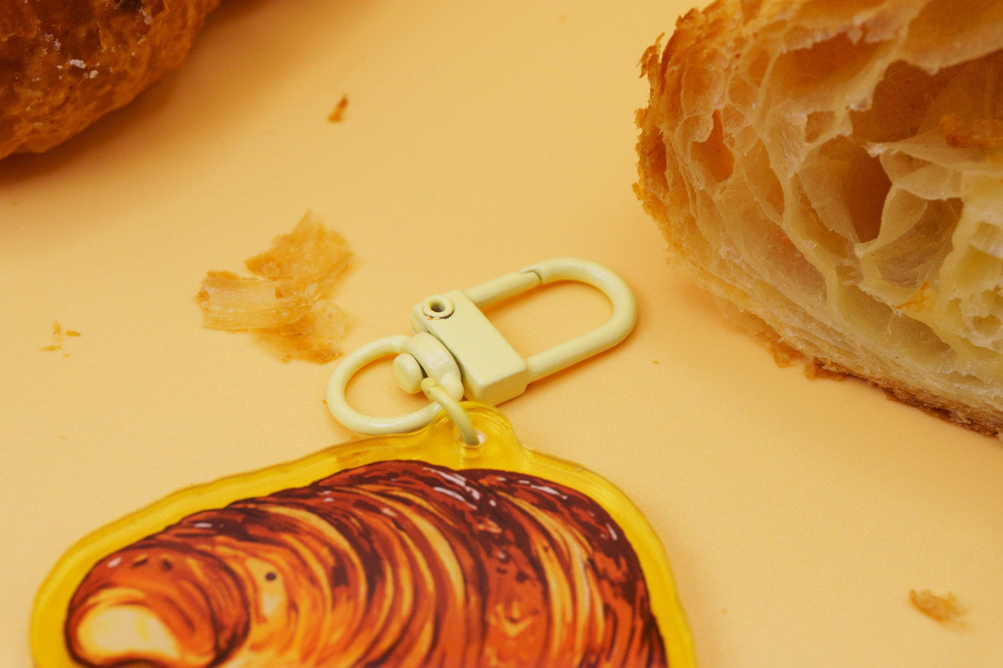 Croissanatee Acrylic Keycharm AlienInAJar
