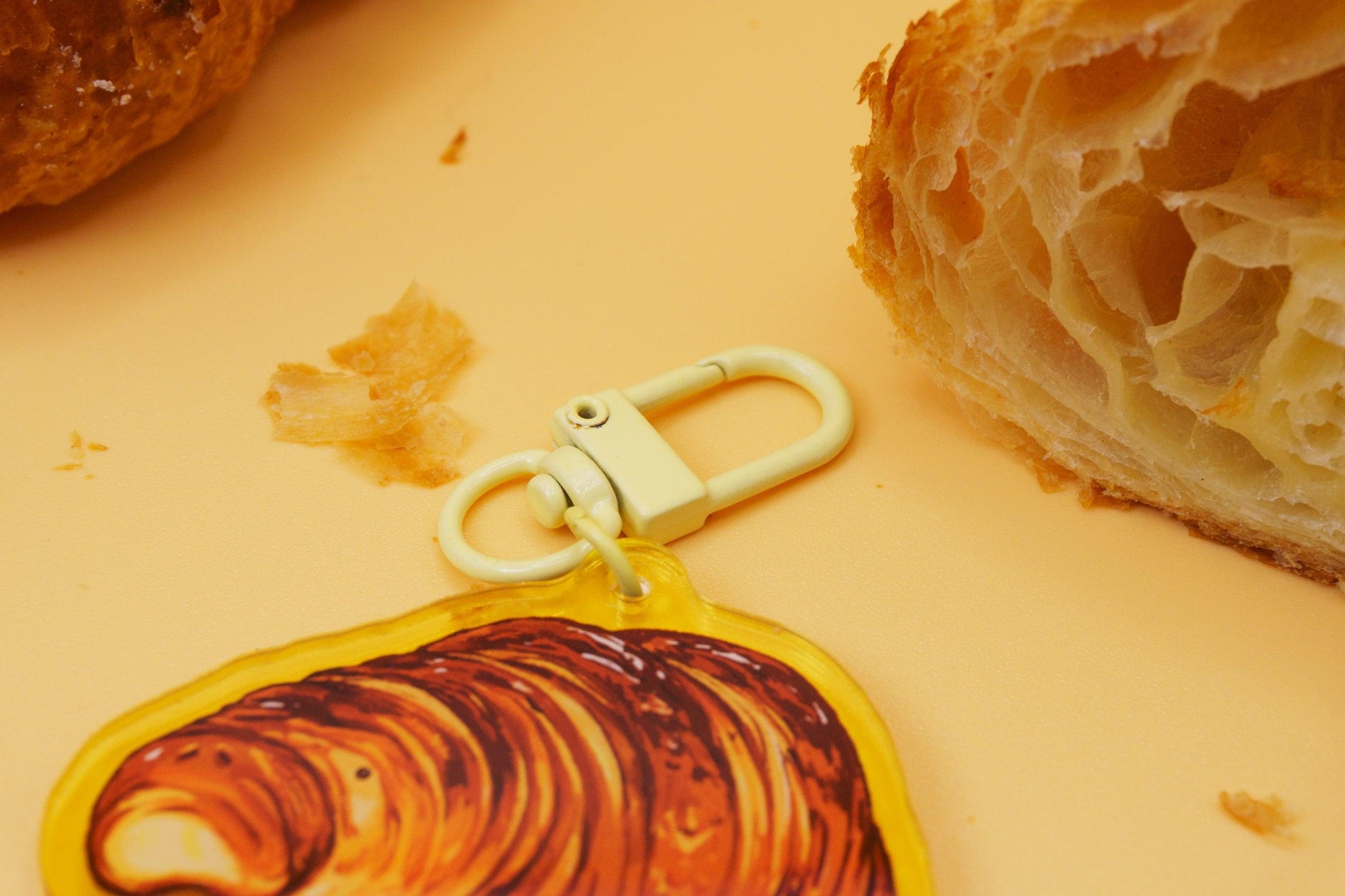 Croissanatee Acrylic Keycharm AlienInAJar