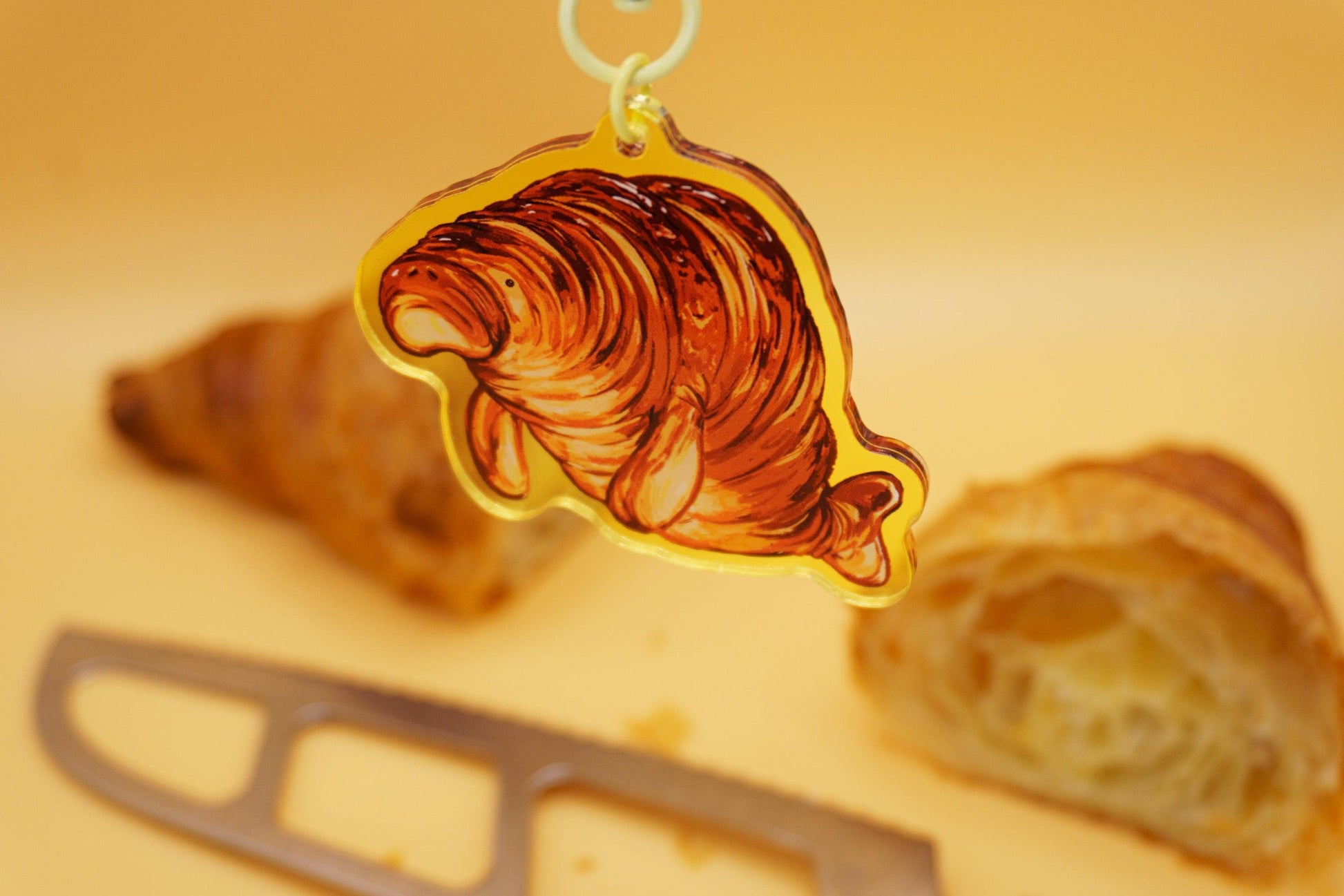 Croissanatee Acrylic Keycharm AlienInAJar
